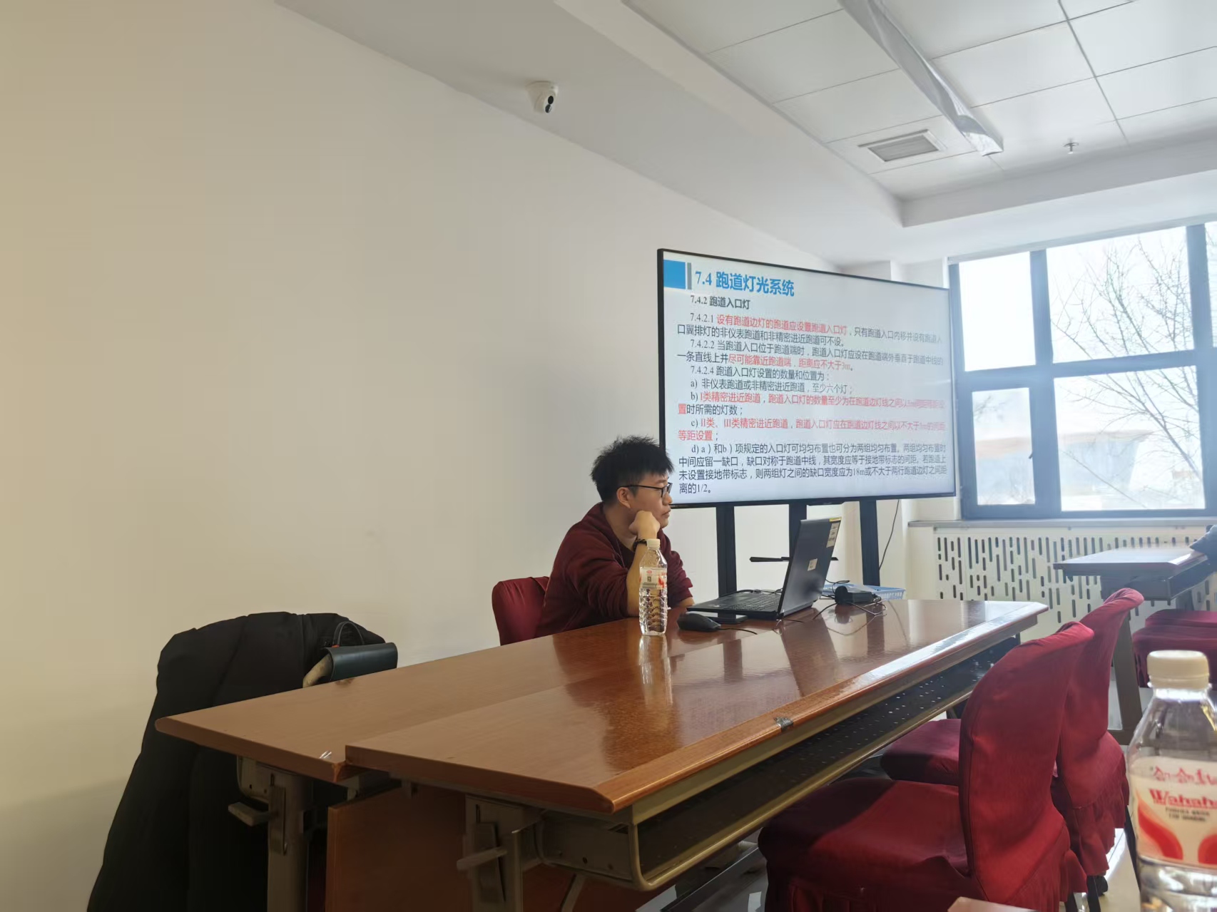 苦练内功强本领护航安全保运行乌鲁木齐天山国际机场飞行区管理部开展目视助航设施专项培训(图3)